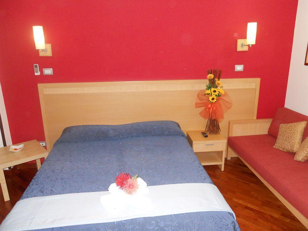 Crossing - & Comforts 2*