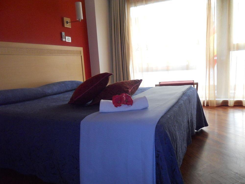 Crossing - & Comforts 2*