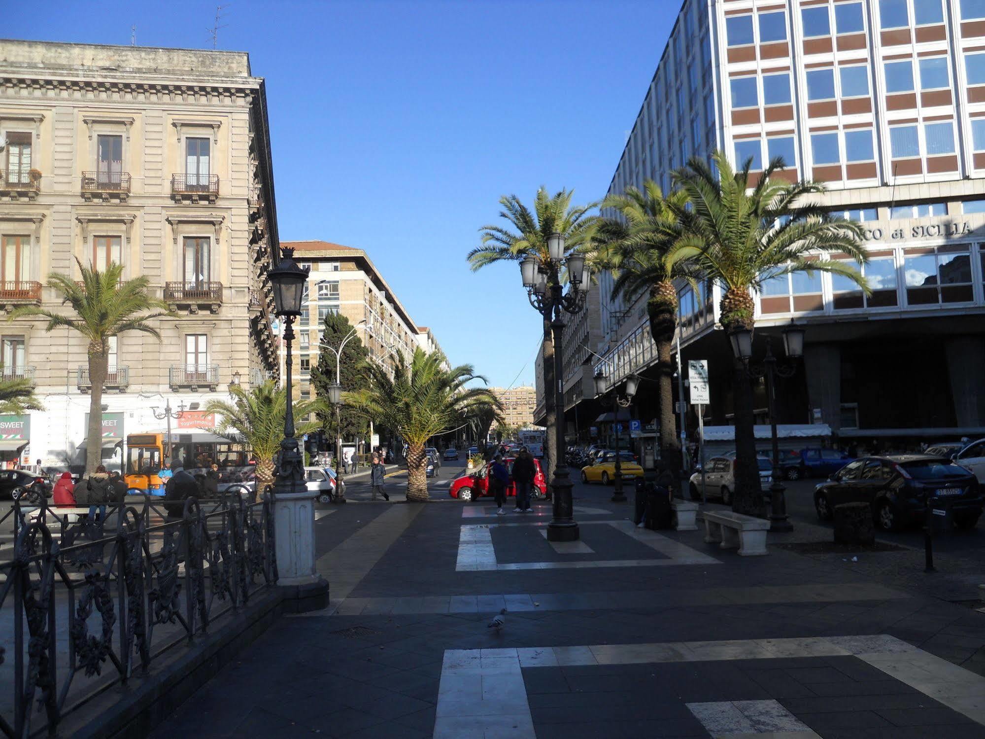Crossing - & Comforts 2* Catania